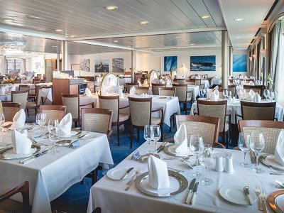 MS Seaventure dining room