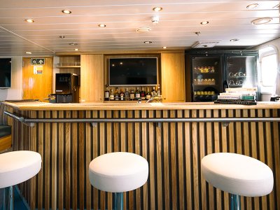 Polar Pioneer bar