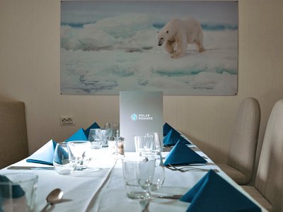 Polar Pioneer dining room