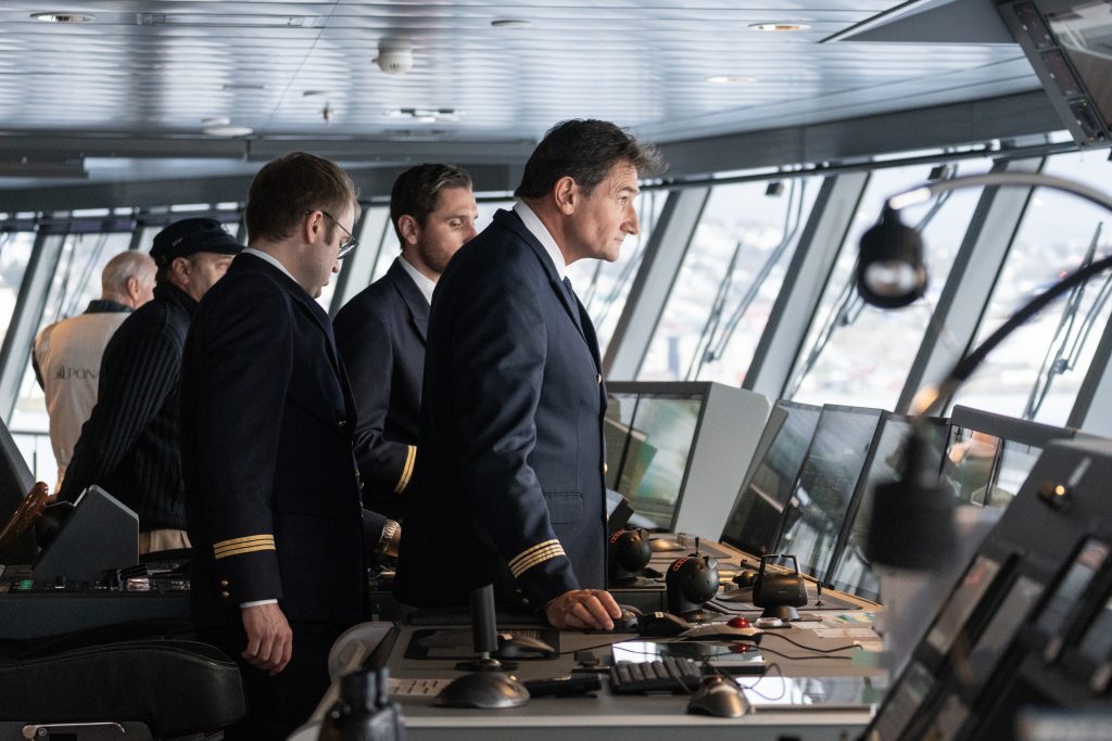 Captain Patrick Marseuix charting the way
© Studio Ponant Morgane Monneret