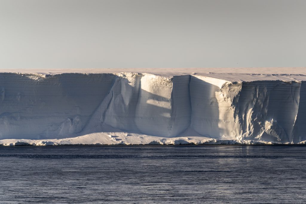 D30A iceberg up close at sunset 
© Studio Ponant Morgane Monneret