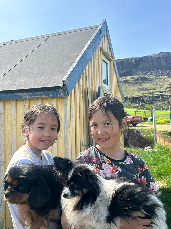 Meeting some Inuit children and their dogs