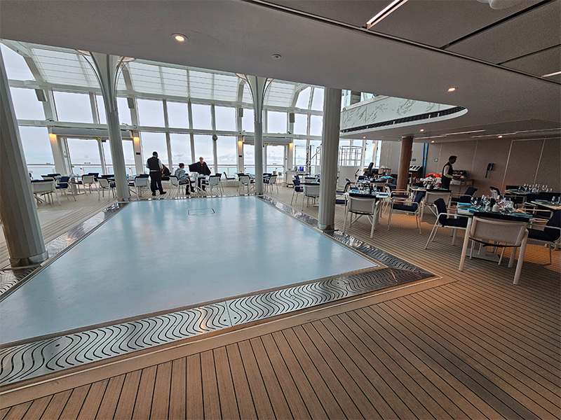 Dining area on board the Silver Endeavour